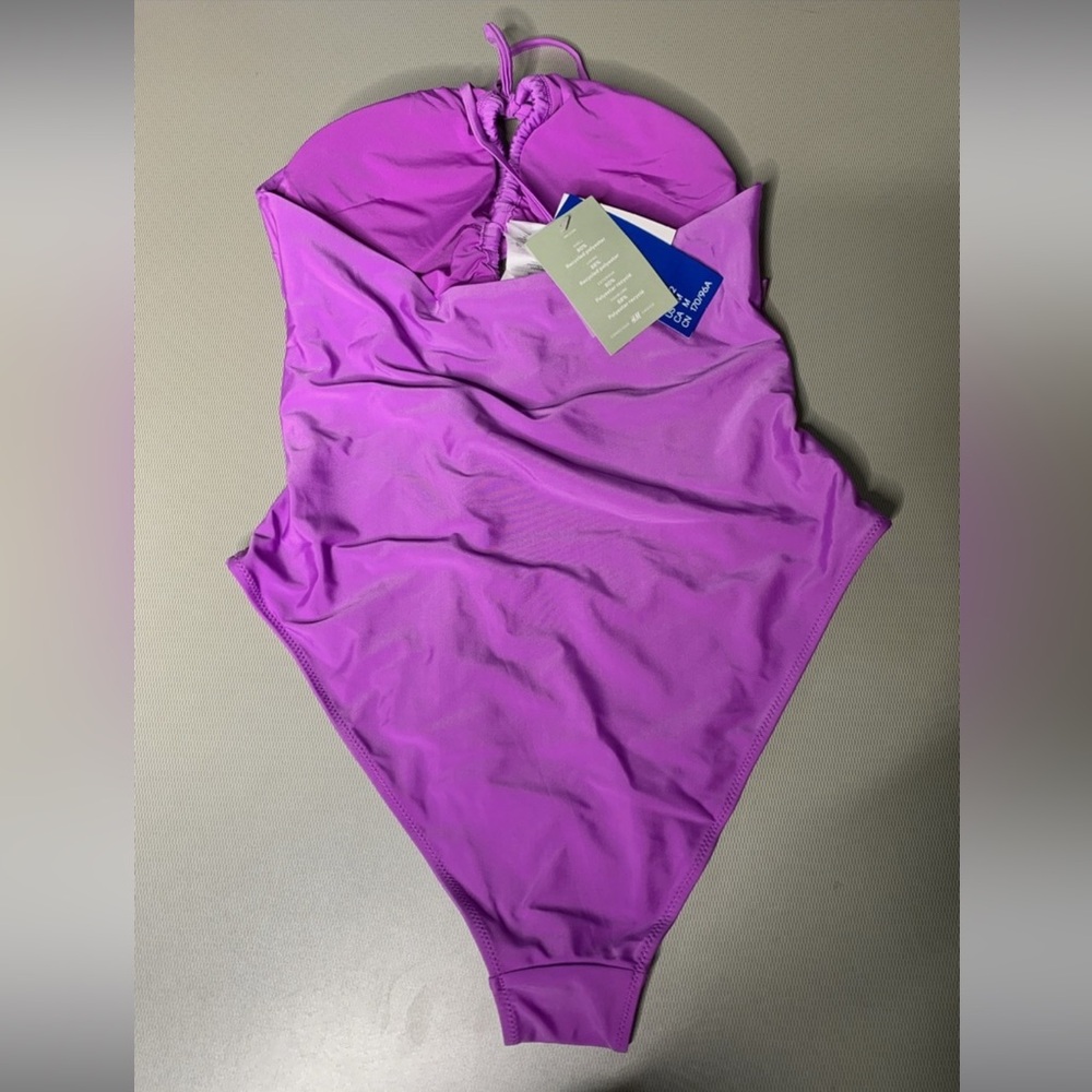 H&M high-leg cut-out swimsuit in purple - Picture 4 of 7